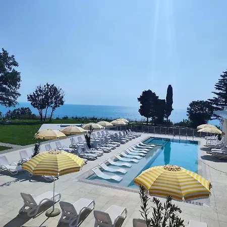 Appartement Azure Infinity - Sea View, Pools & - Over The Sea And Under The Sky Varna